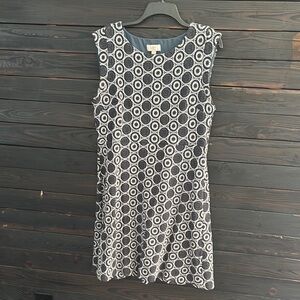 Elegant Black and White Circle Pattern Dress